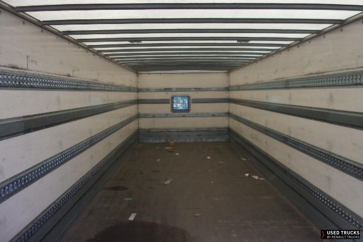 Renault Trucks Premium Distribution 270