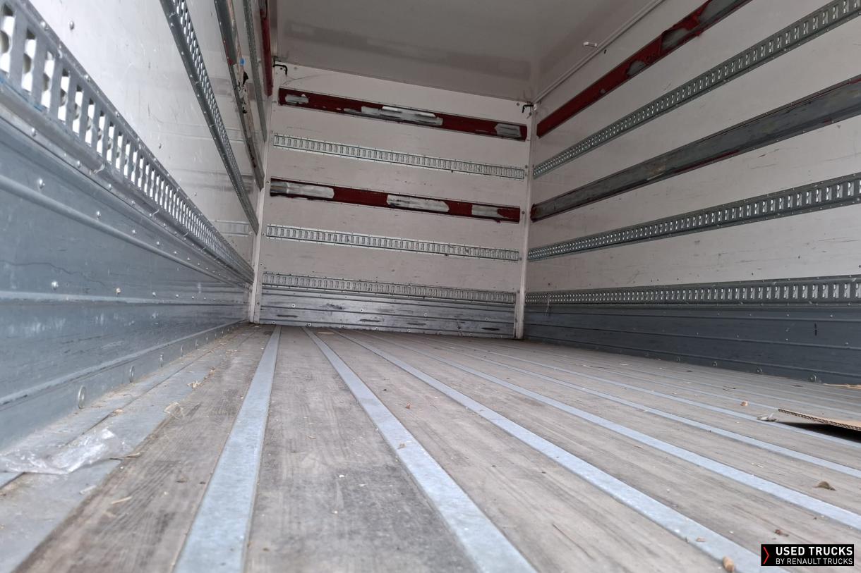 Renault Trucks D cab 2M 180