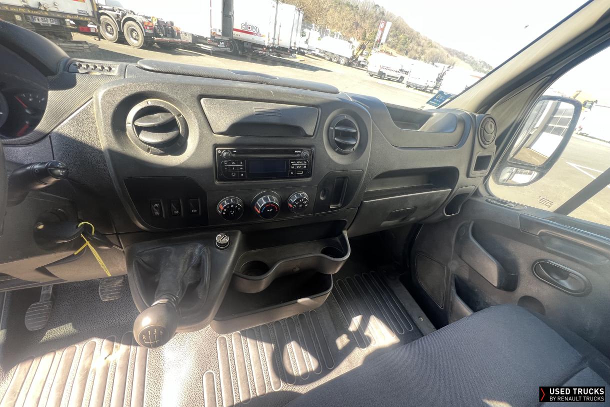 Nissan NV300 145