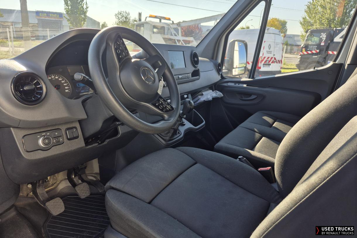 Mercedes-Benz Sprinter 163
