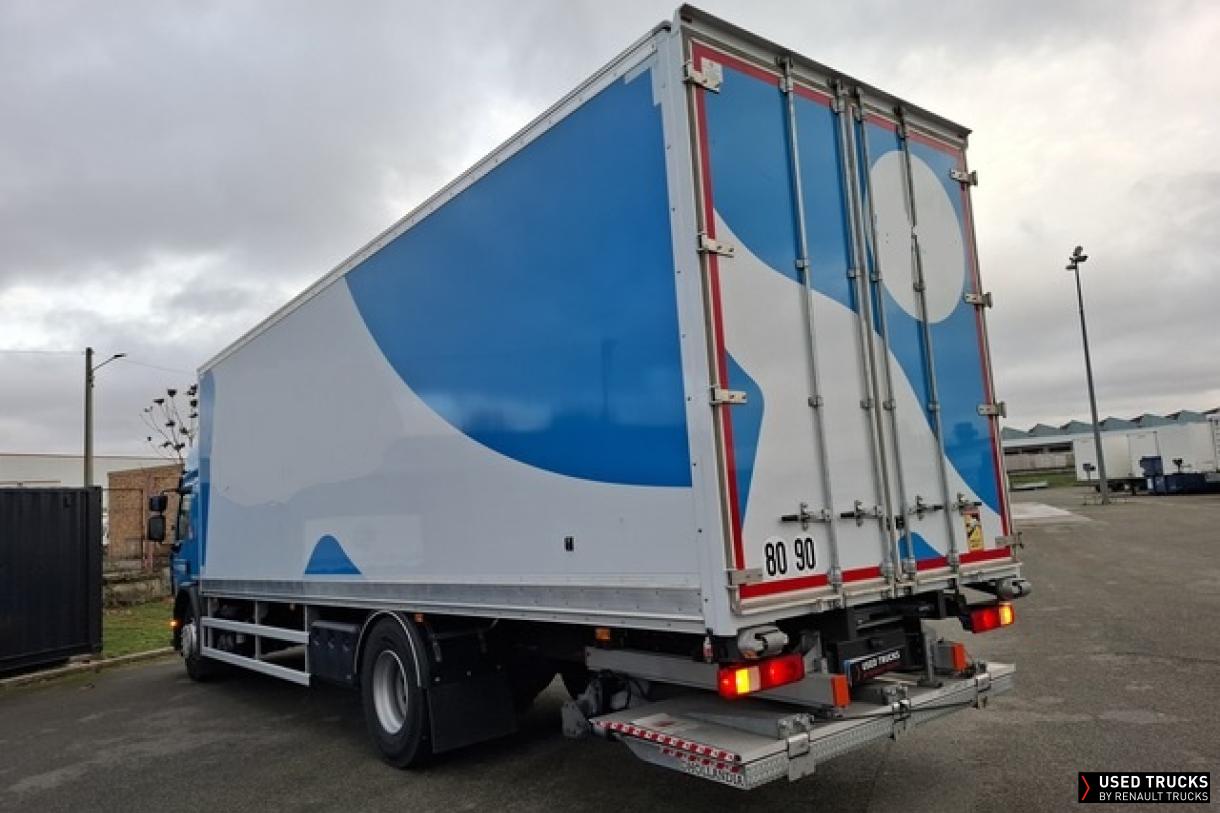 Renault Trucks D Wide 320