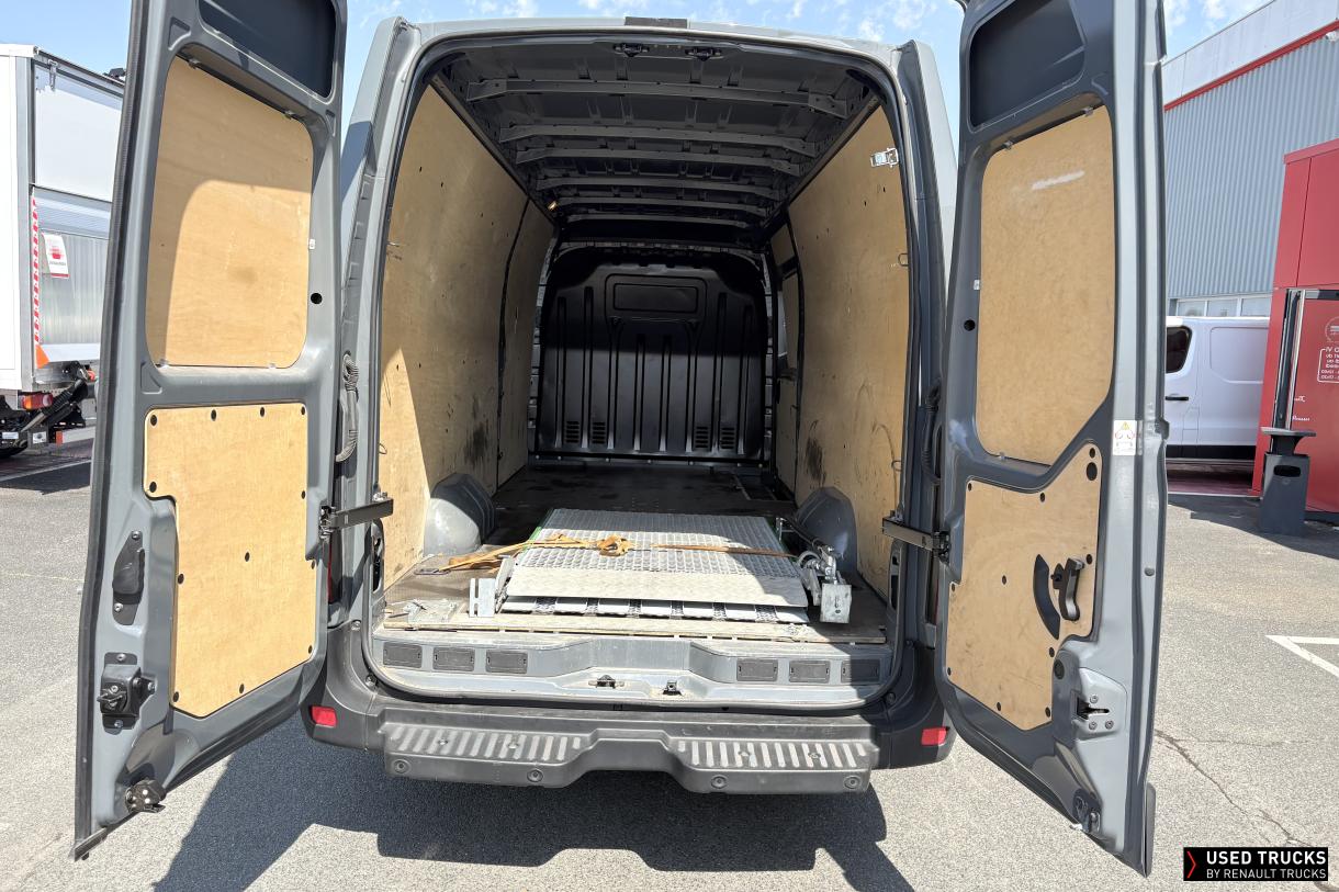 Nissan Interstar 165