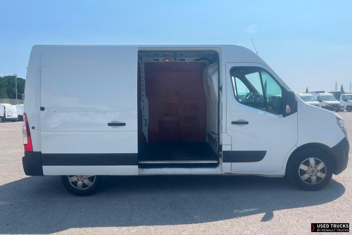 Nissan NV400 