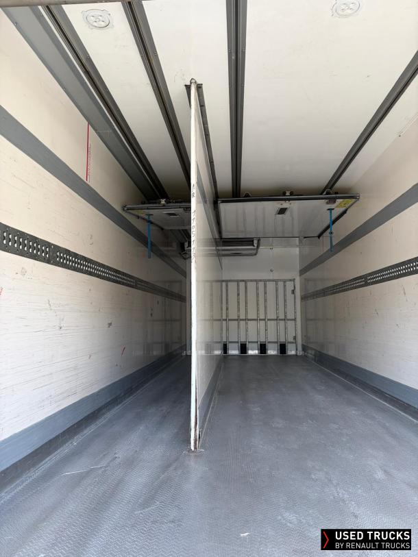 Renault Trucks D Wide 320